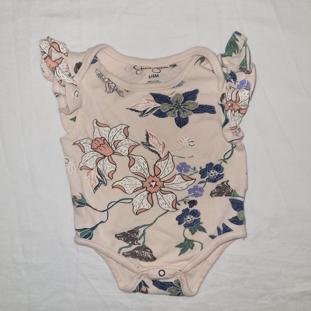 Jessica Simpson Size 3-6 Months Floral Short Sleeve Ruffle Onesie